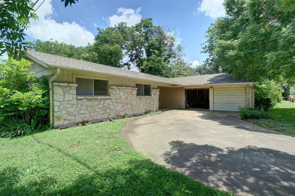 1214 Tanglewood Dr
