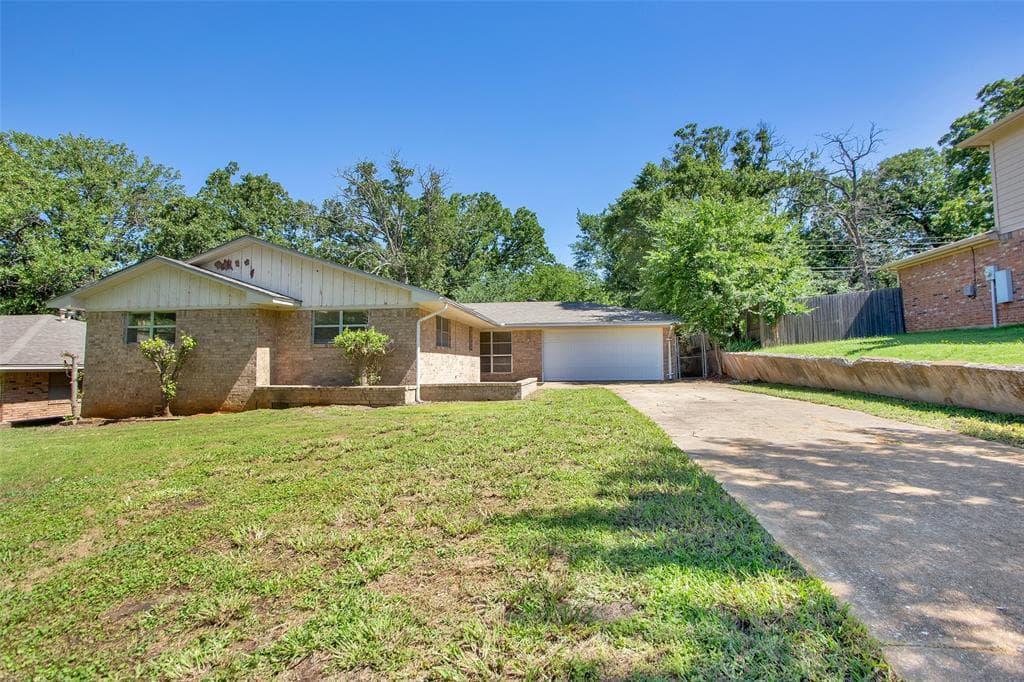 1331 Crestview Dr