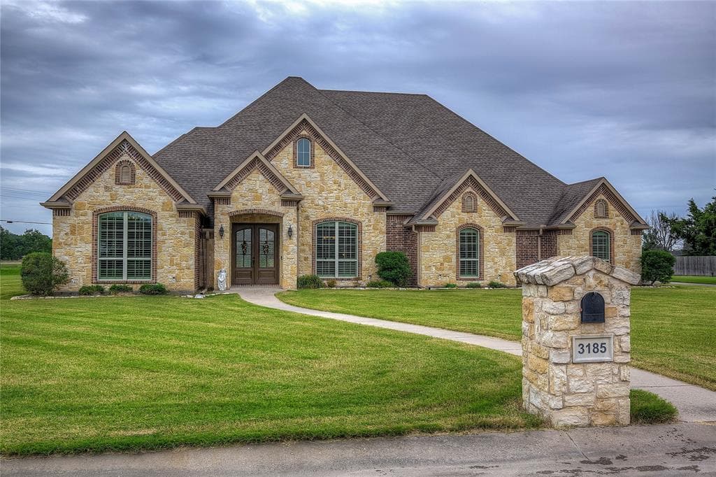 3185 Legacy Cir