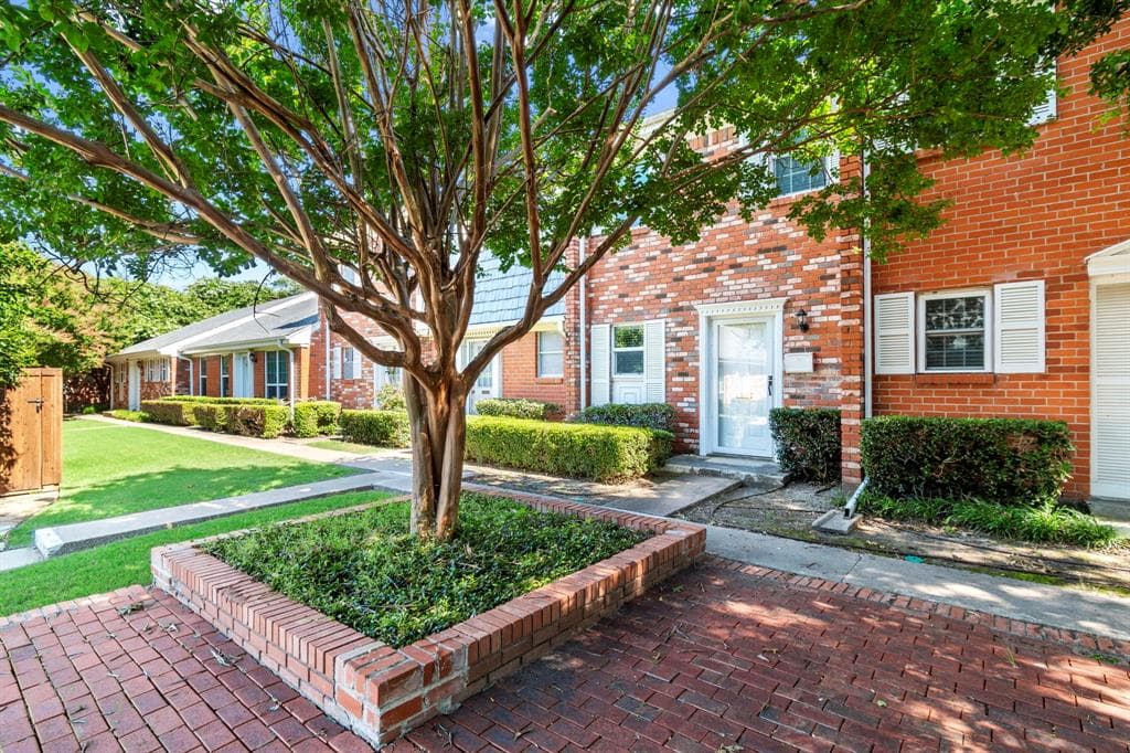 1207 Roaring Springs Rd