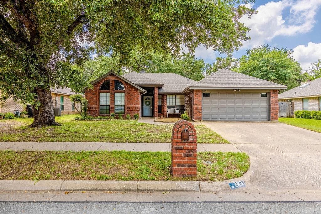 2208 Hunter View Ct