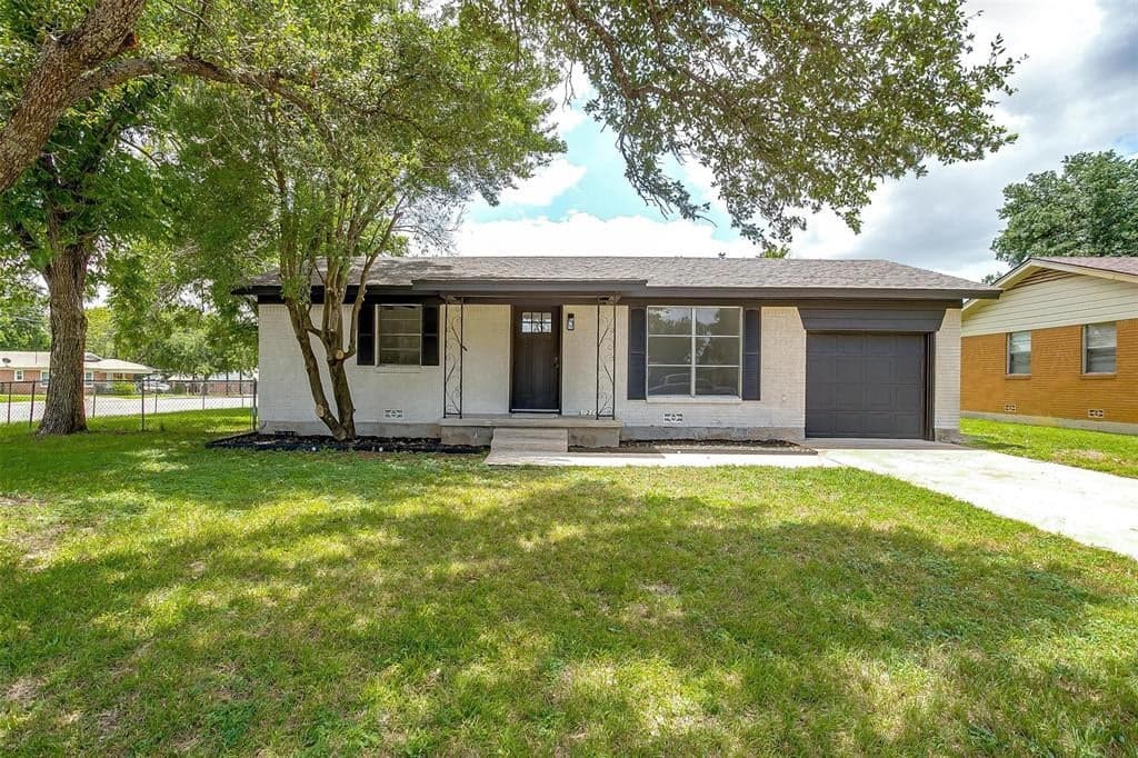 1214 S Ridgeway Dr