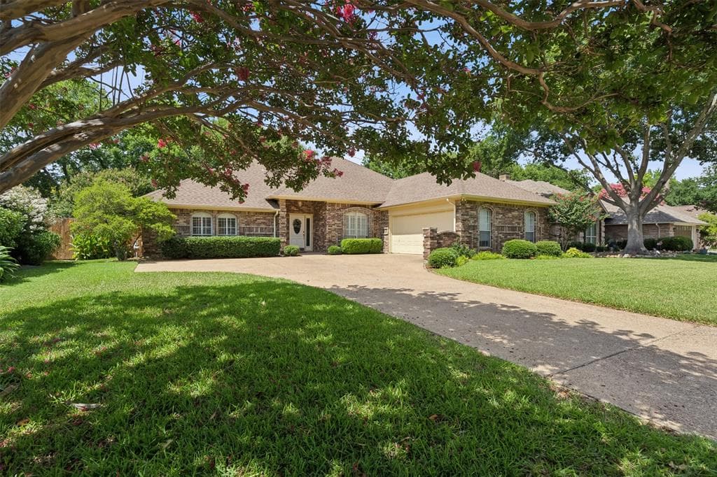 8208 Saddlebrook Dr