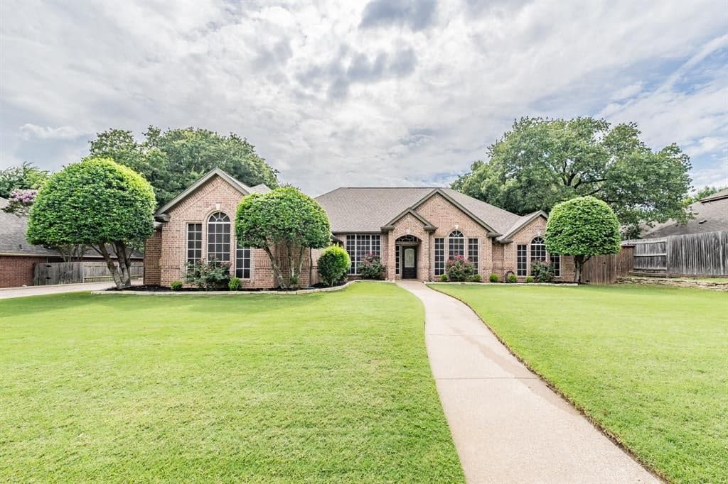8313 Thornhill Dr