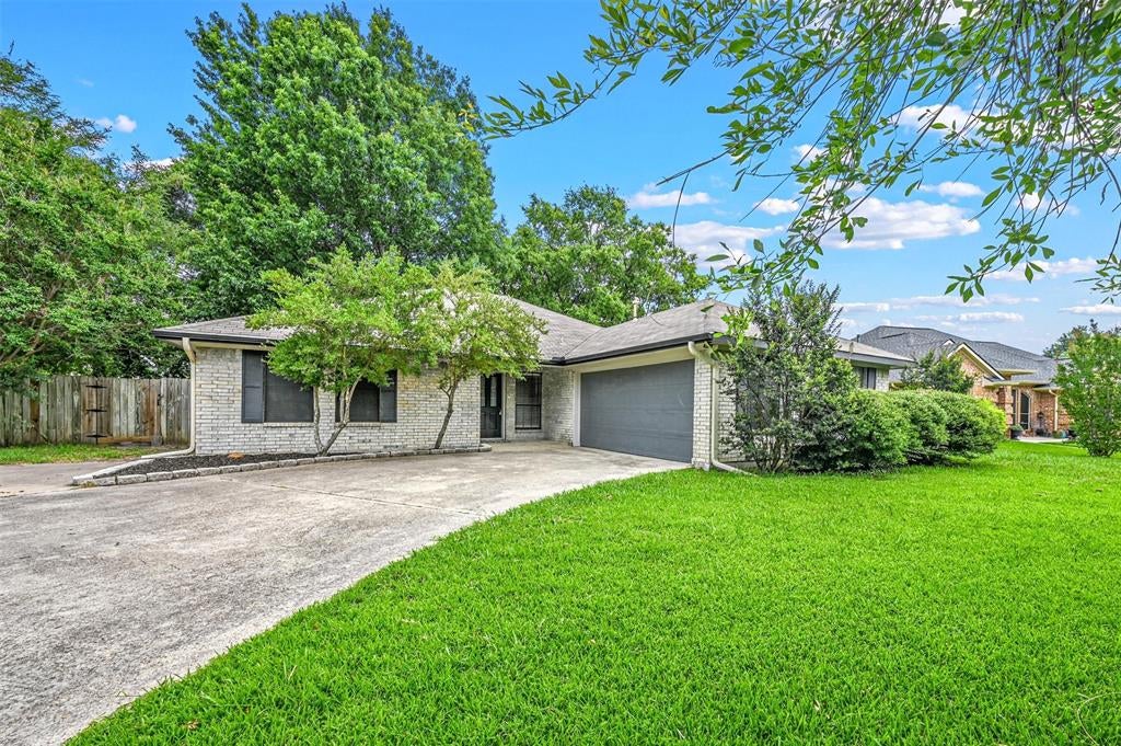 1102 Linda Ln