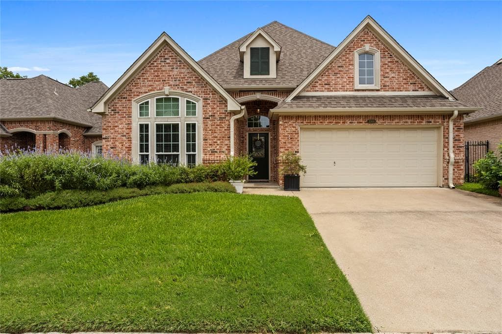 2309 Strait Ln