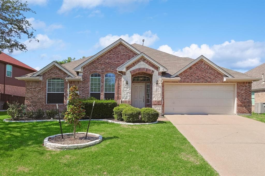 3404 Catalpa Dr