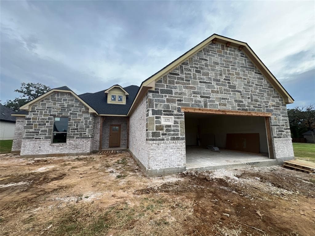 196 Lakeview Cir
