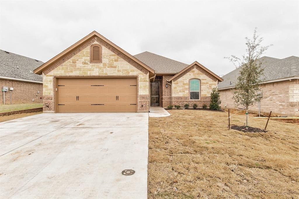 214 Jacinth Ln