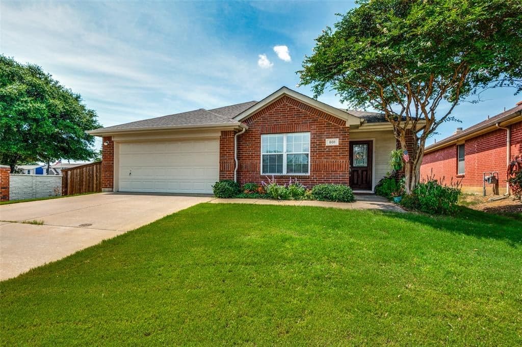 801 Deerbrook Cir