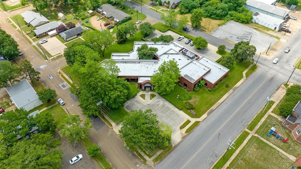 400 W Houston St