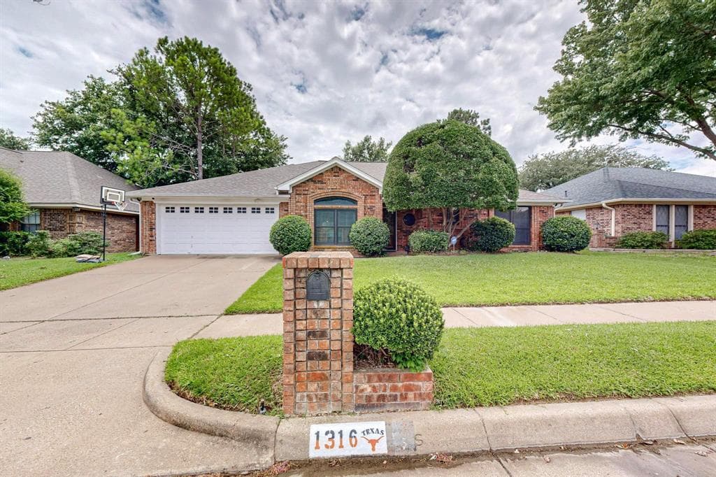 1316 Sunset Ln