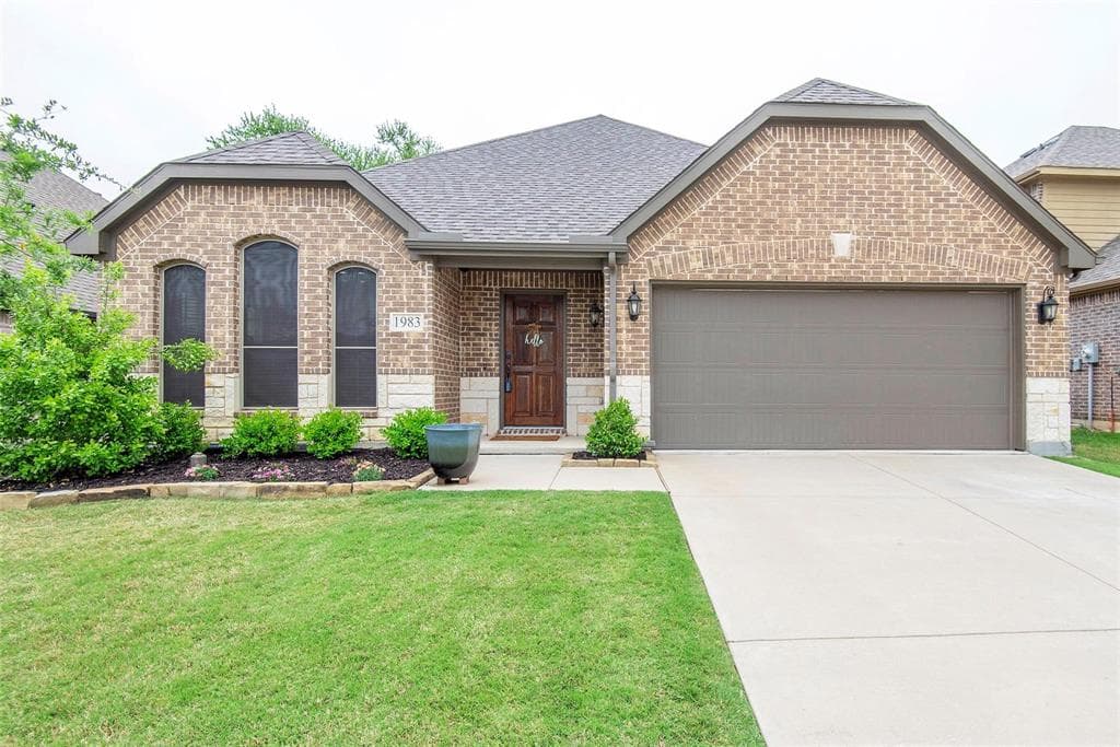 1983 Mercer Ln