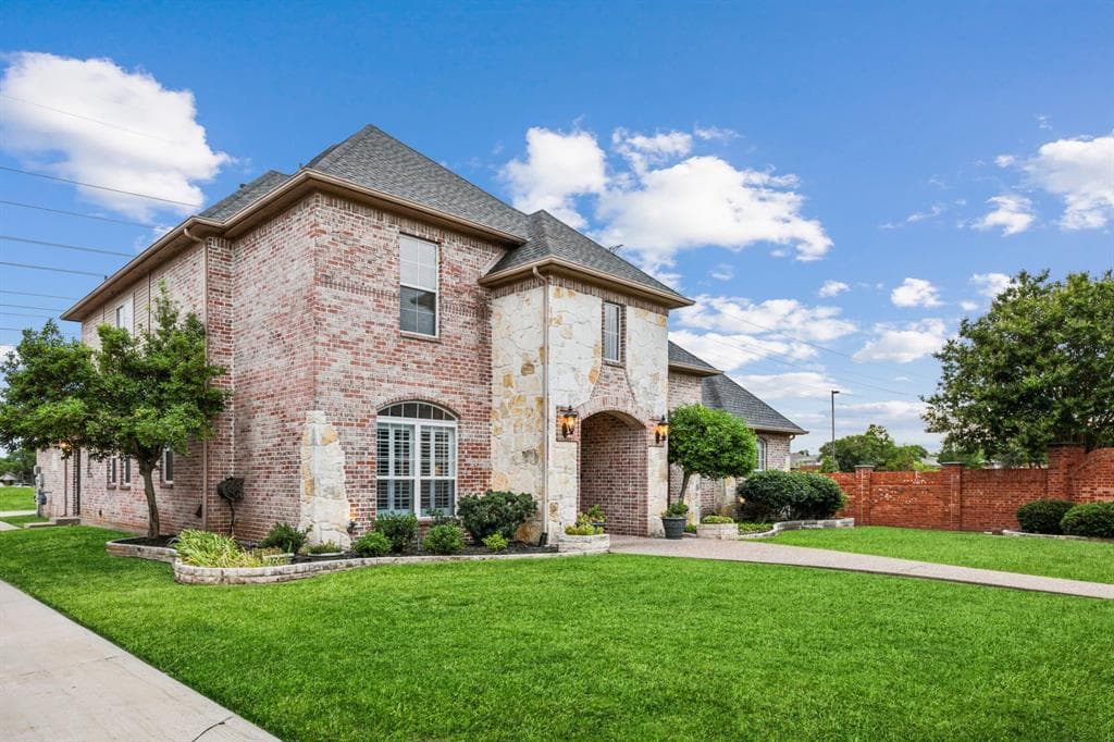 2300 Briardale Dr