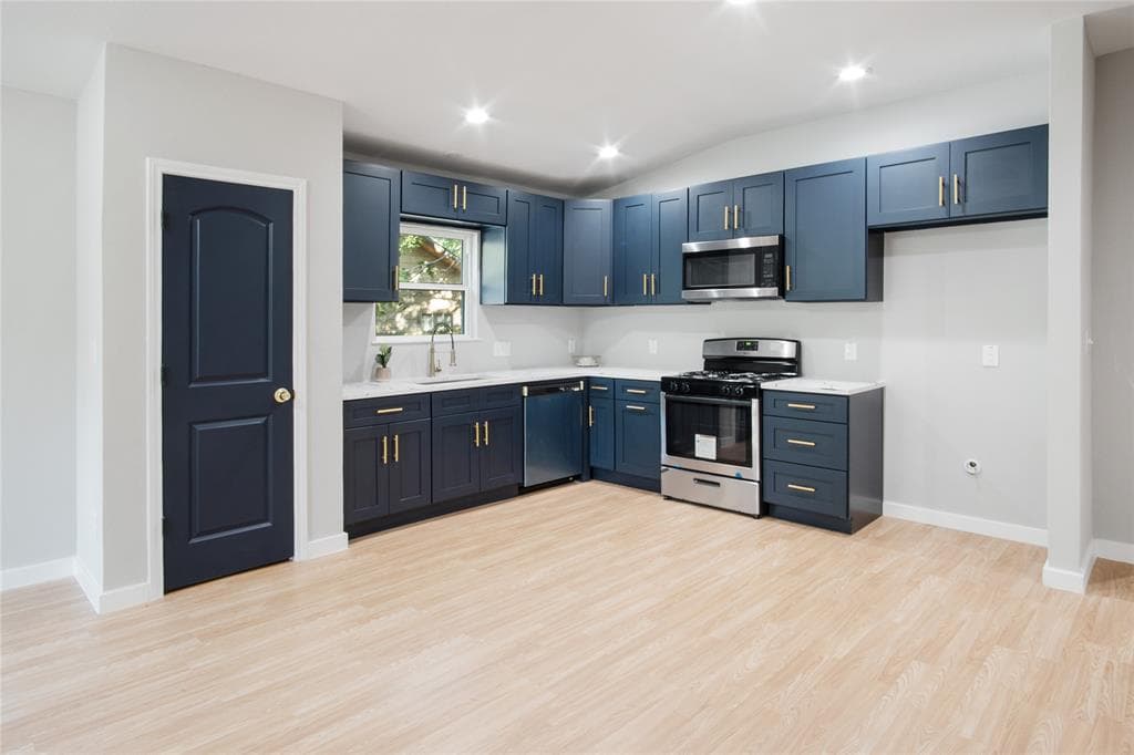 2826 W Elm St