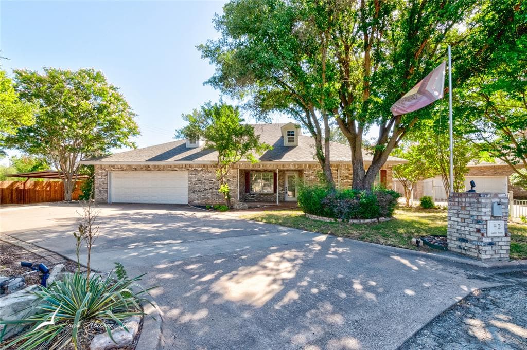 2 Lake Point Cir