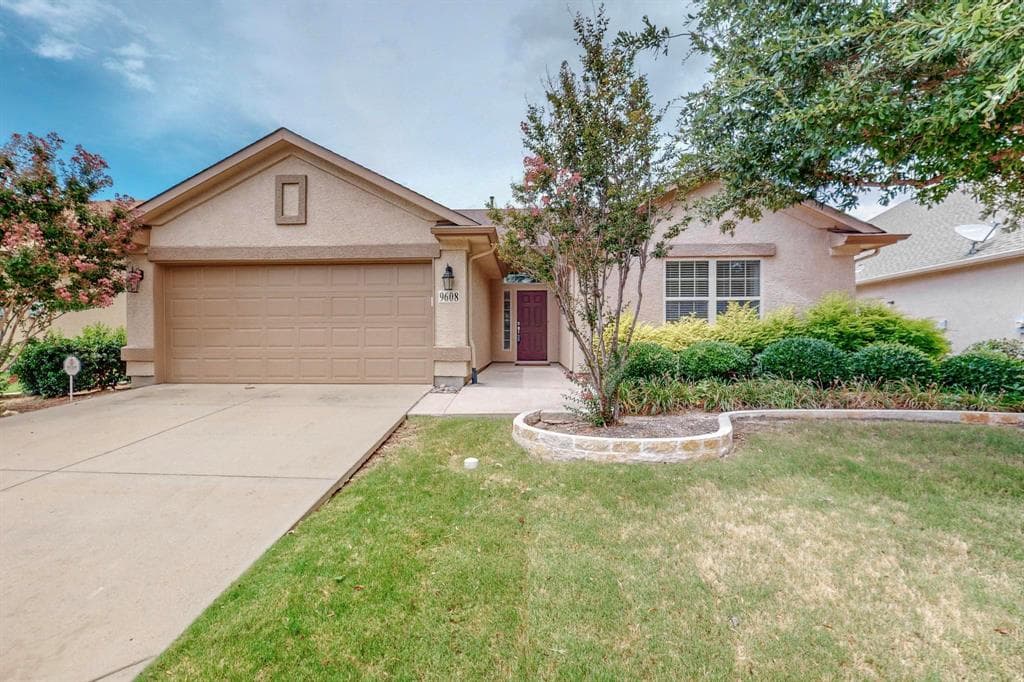 9608 Ravenwood Dr