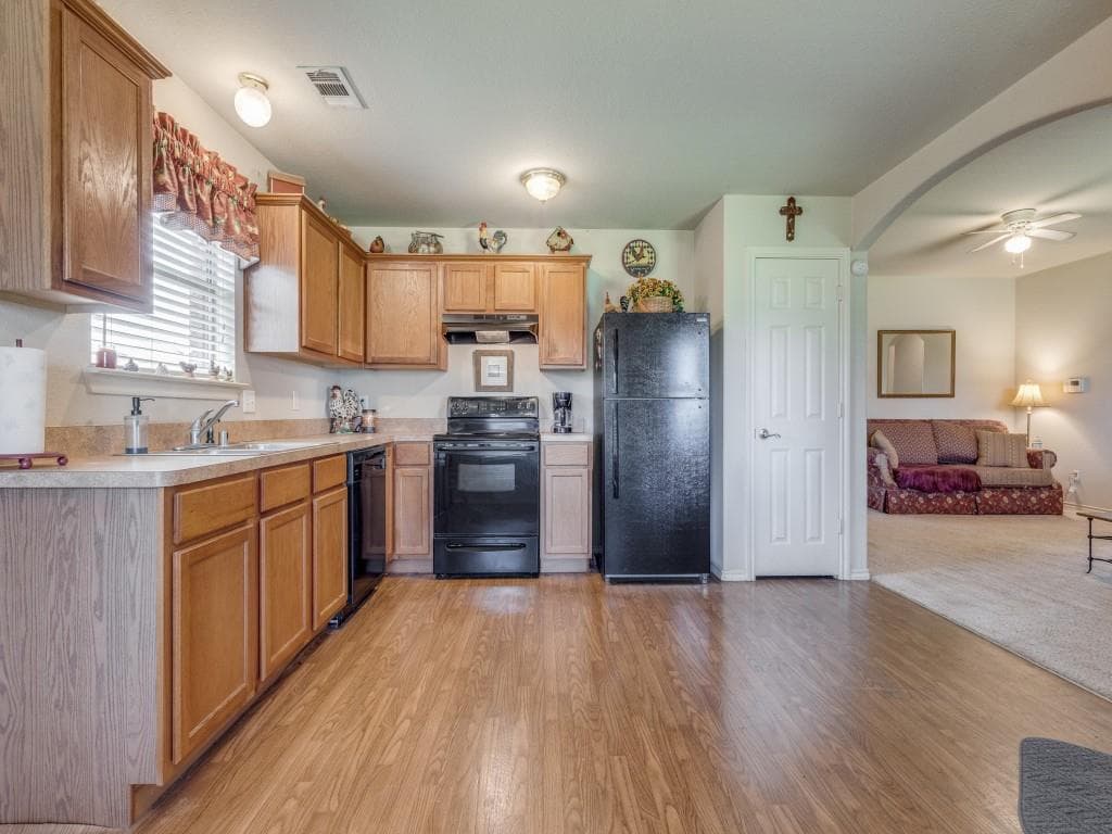 708 Sharon Ln