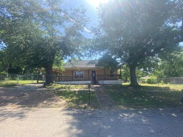 1400 Texas St