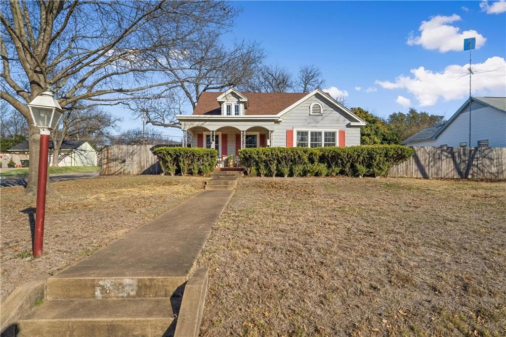 2737 Live Oak Ave