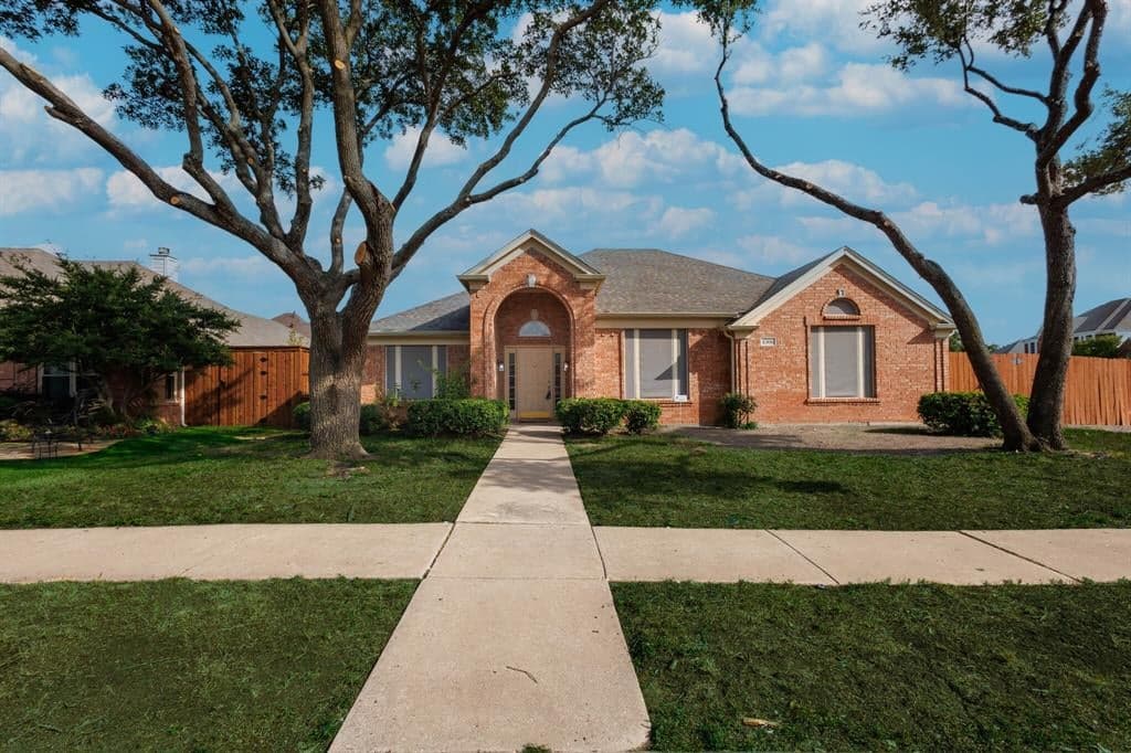 1306 Bentley Dr