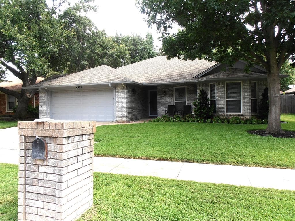 4505 Royal Springs Dr