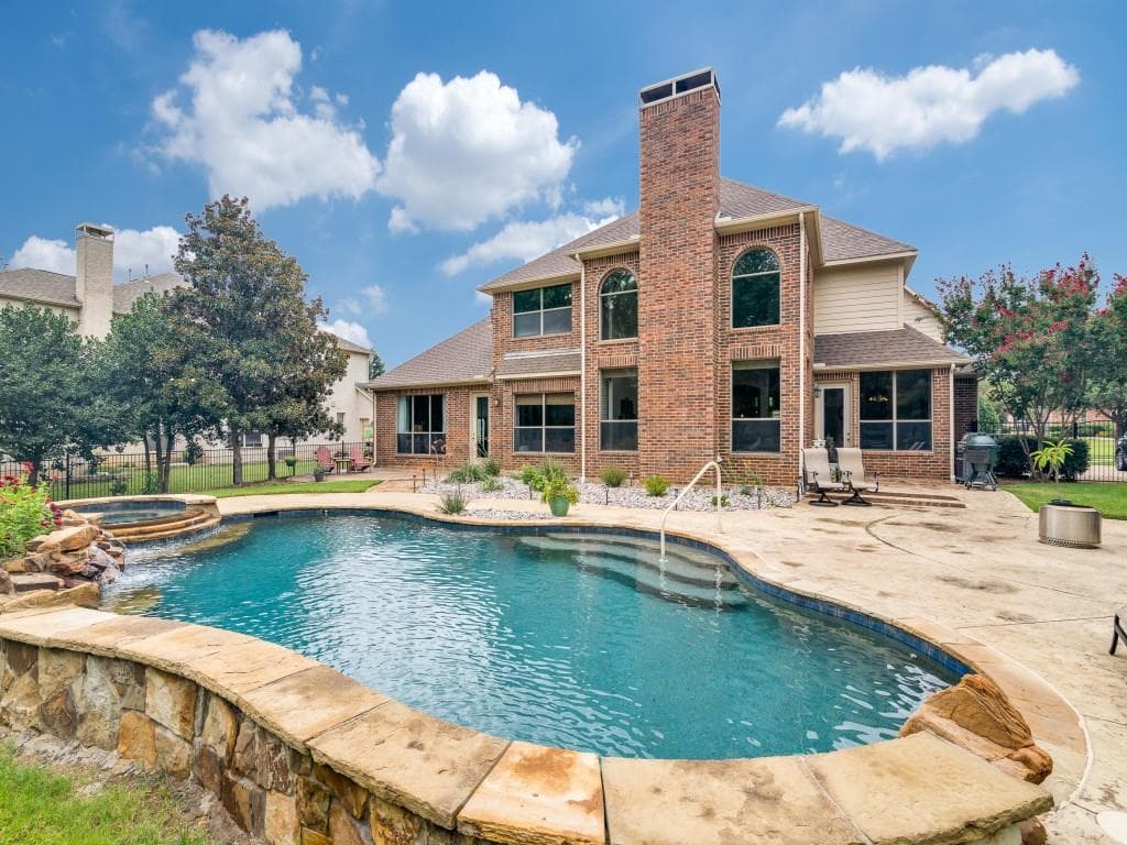 2204 Mockingbird Ln