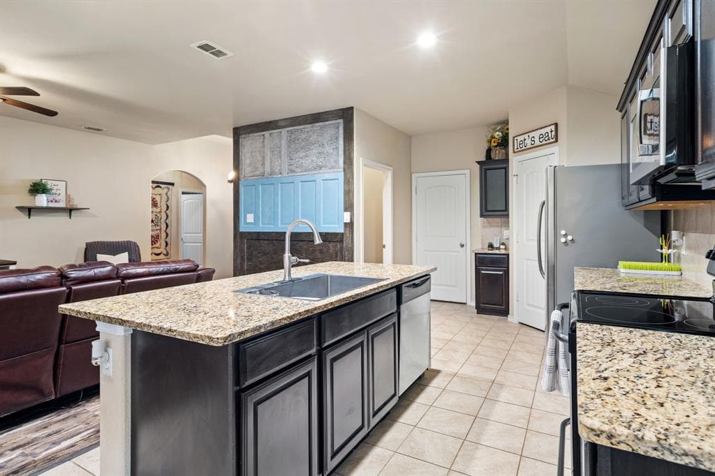 214 Meadowlands Dr