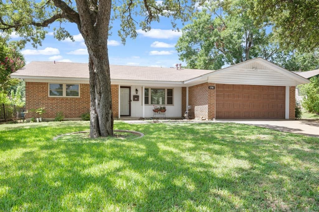 1706 Brooks Dr