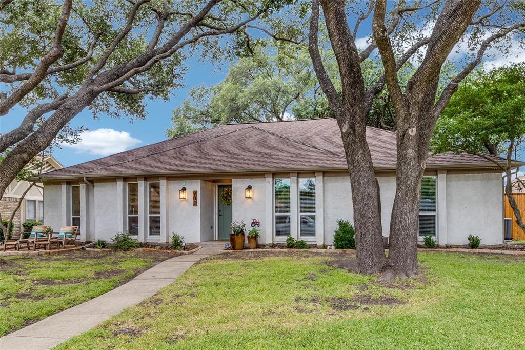 902 E Berkeley Dr