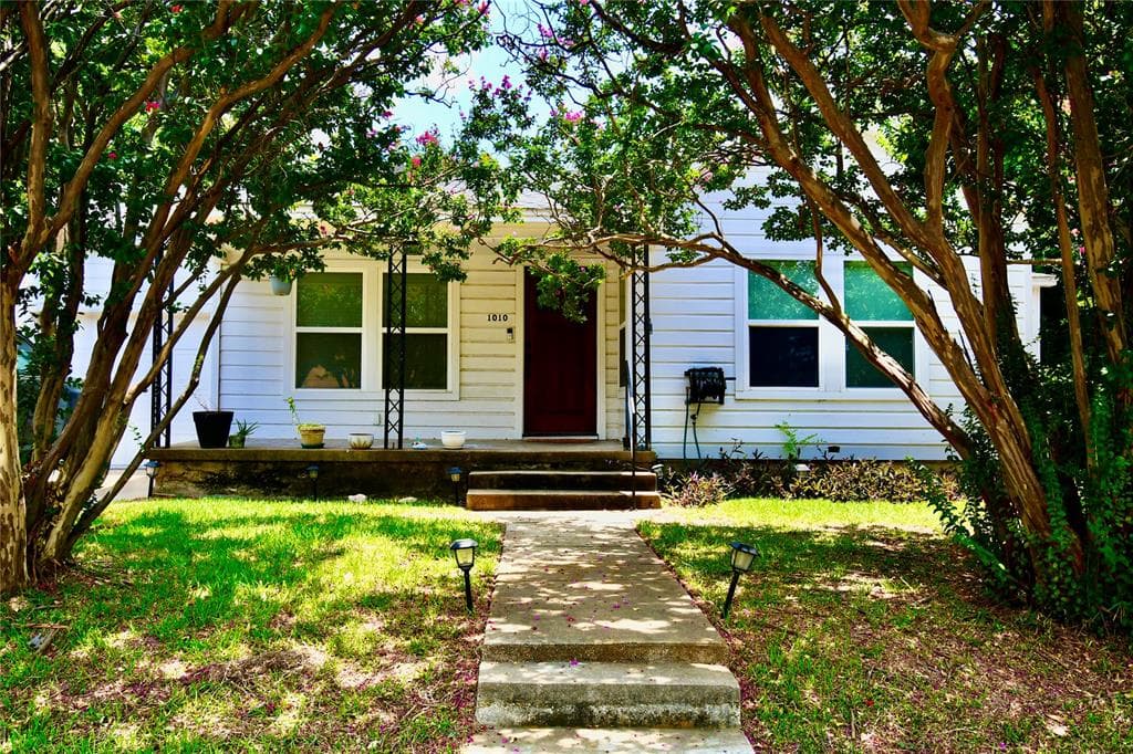 1010 N Elm St