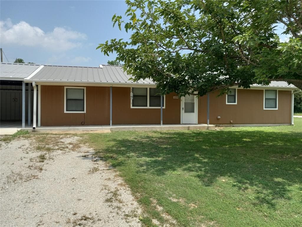 109 Travis St