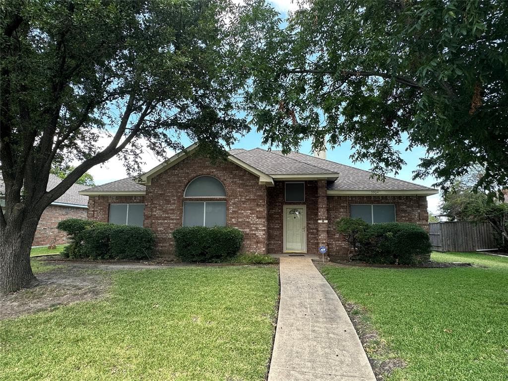 3904 Shackelford Dr