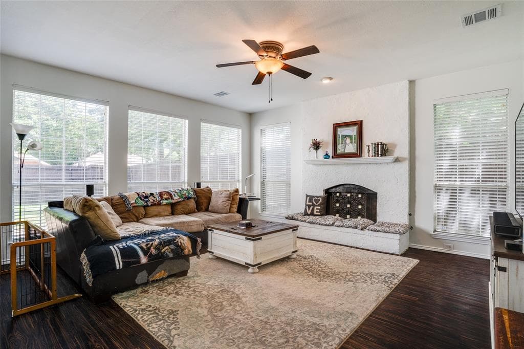 10808 Alexandria Dr