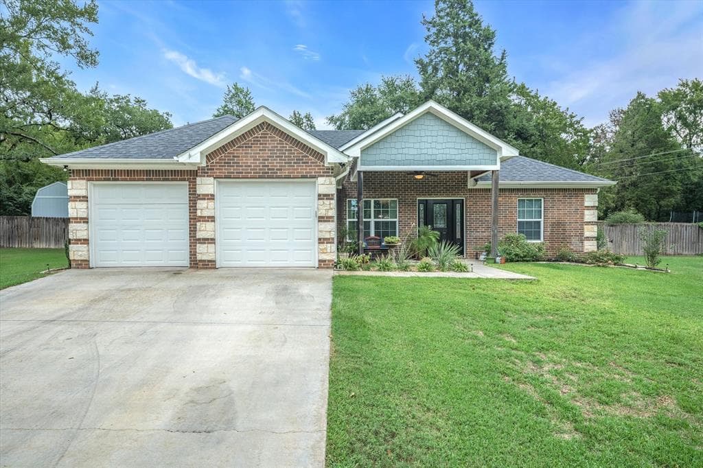 7000 Woodland Dr