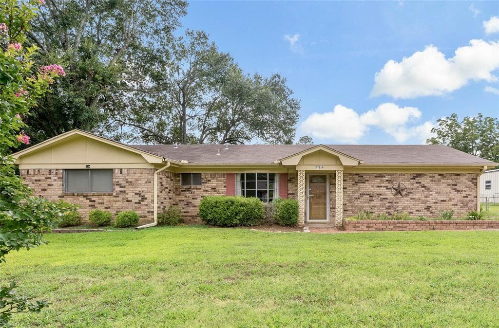 925 Meadowlark Ln