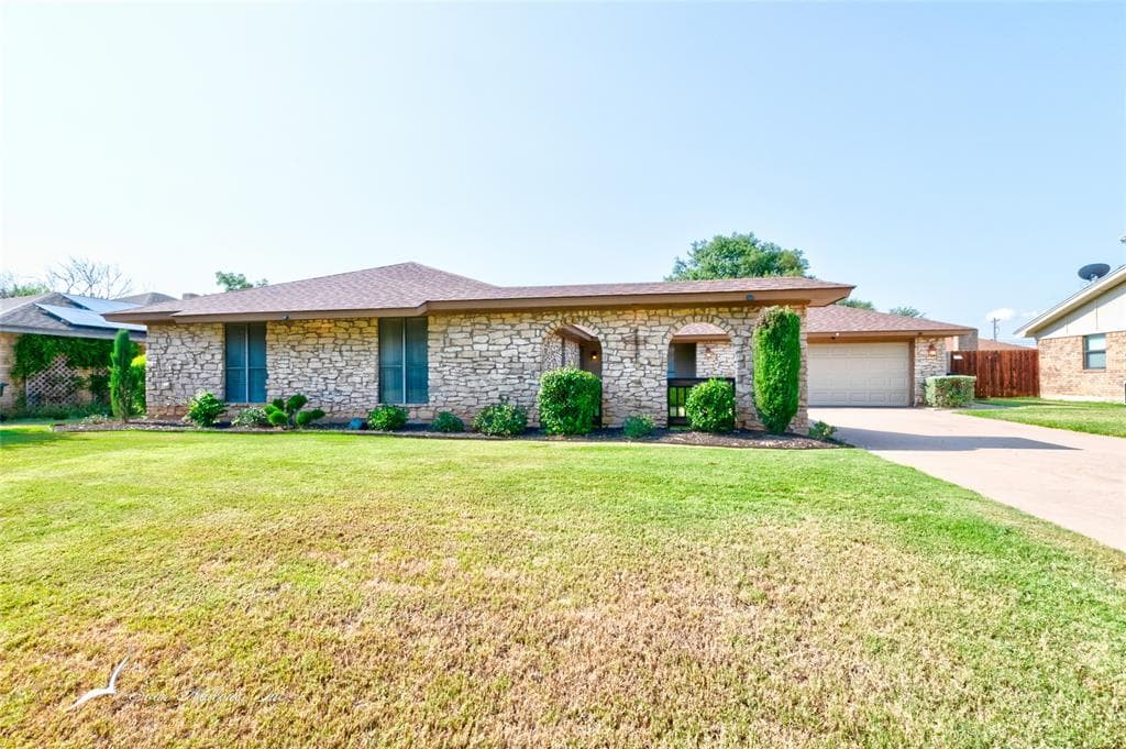 3249 Falcon Dr
