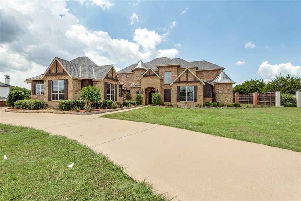 3640 Waters Edge Dr