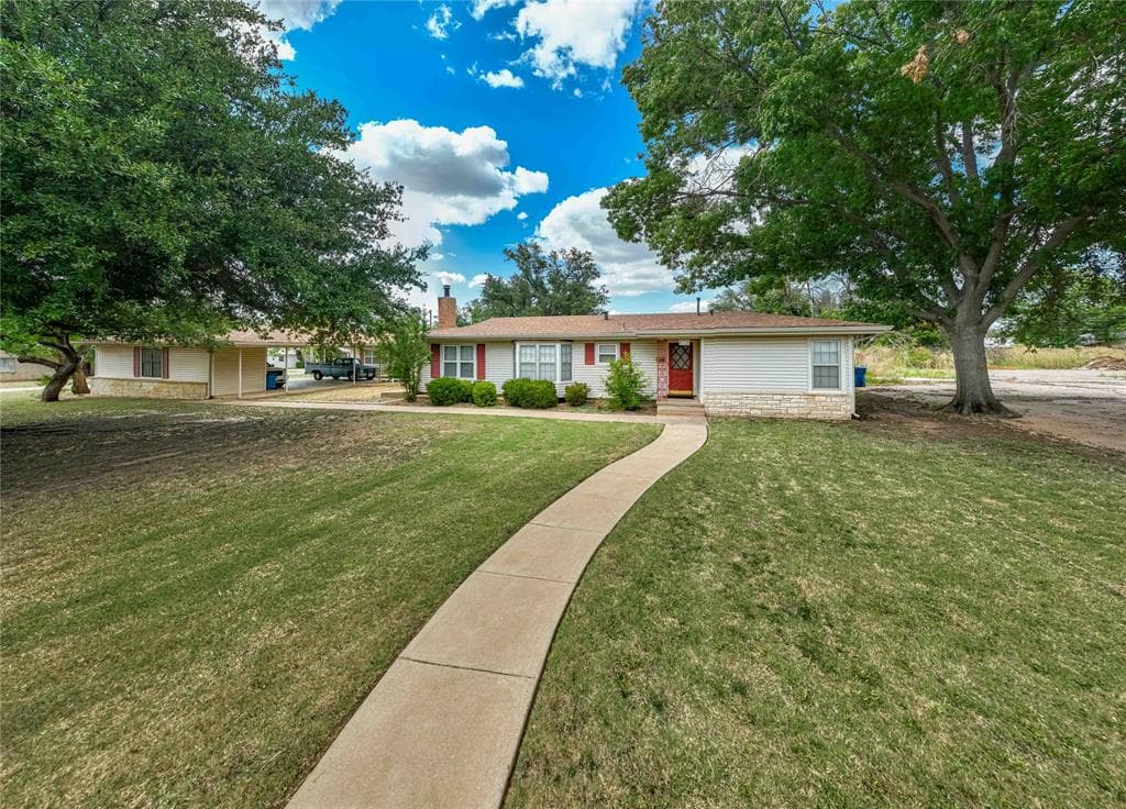 1504 W Elm St