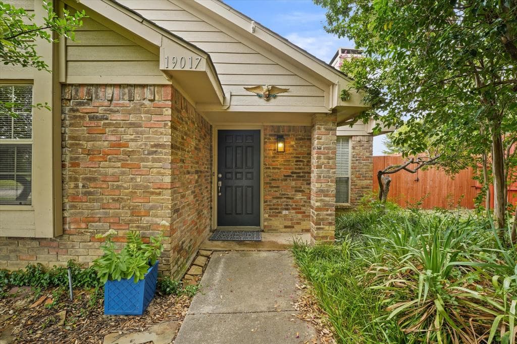 19017 Tupelo Ln