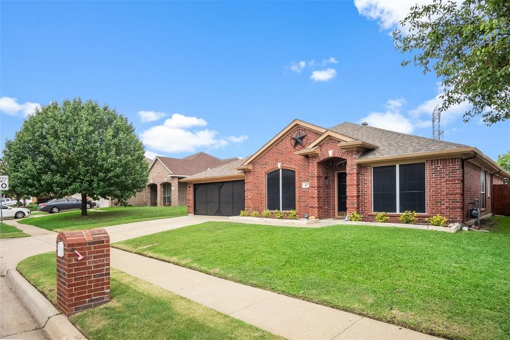 427 Kingfisher Ln