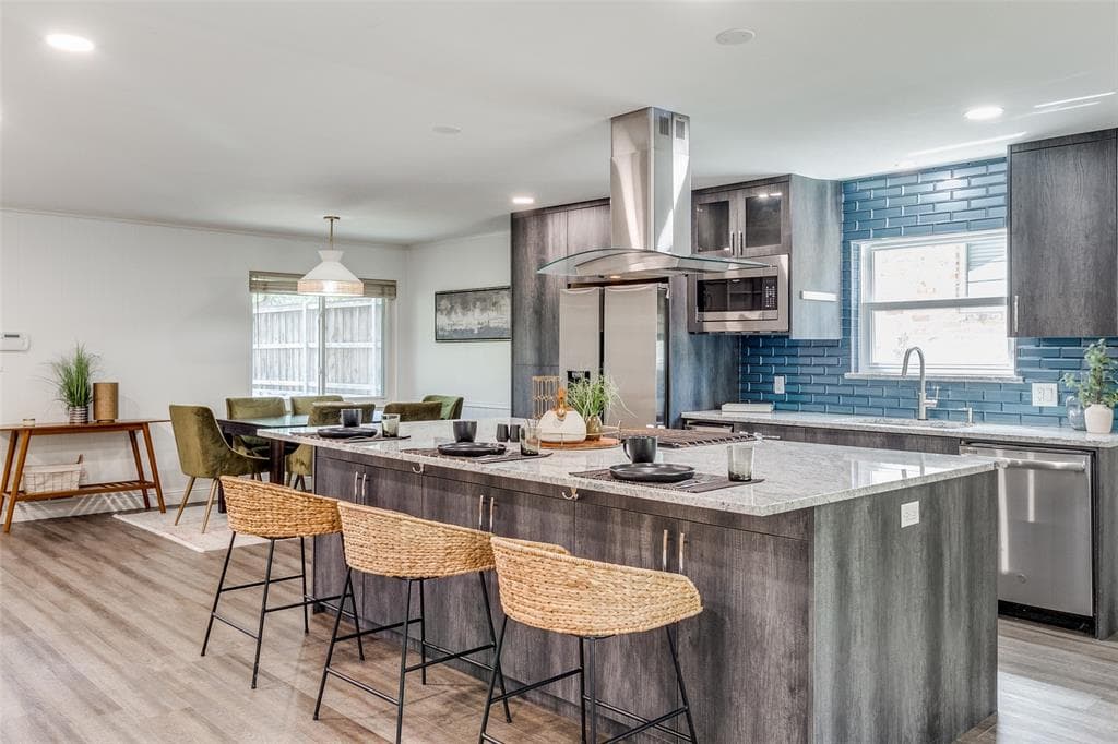 9860 Estate Ln