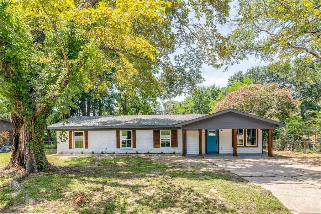 802 Arrowhead Dr