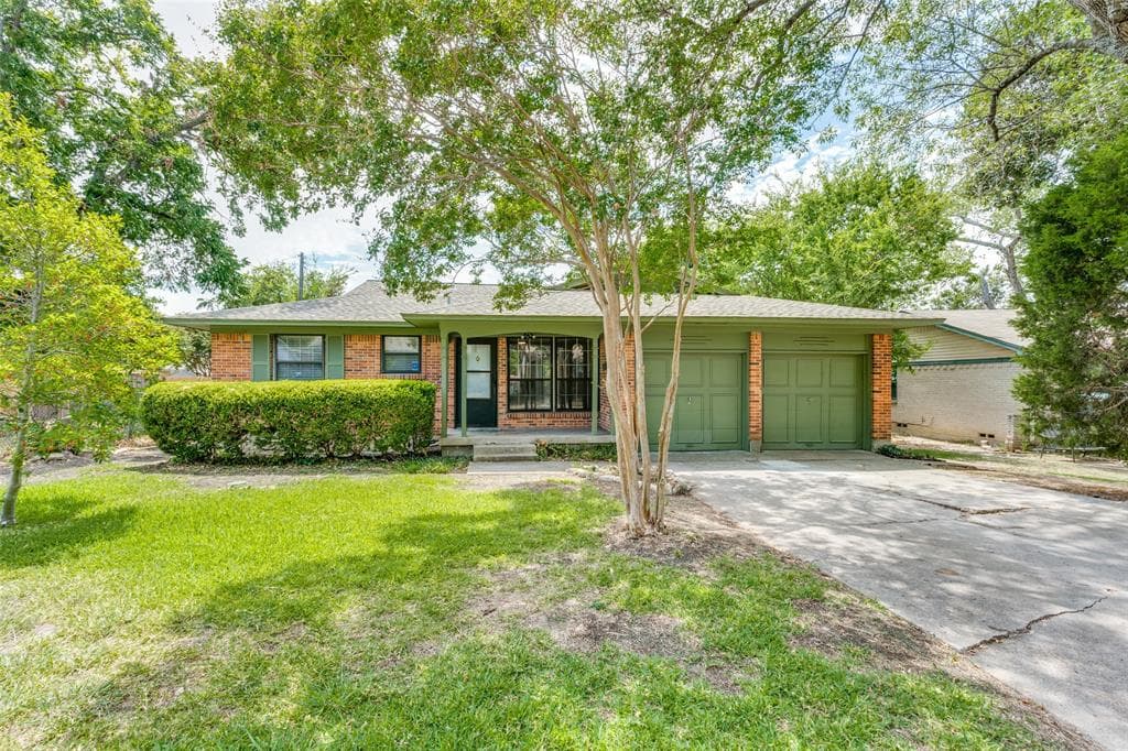1237 Donna Dr