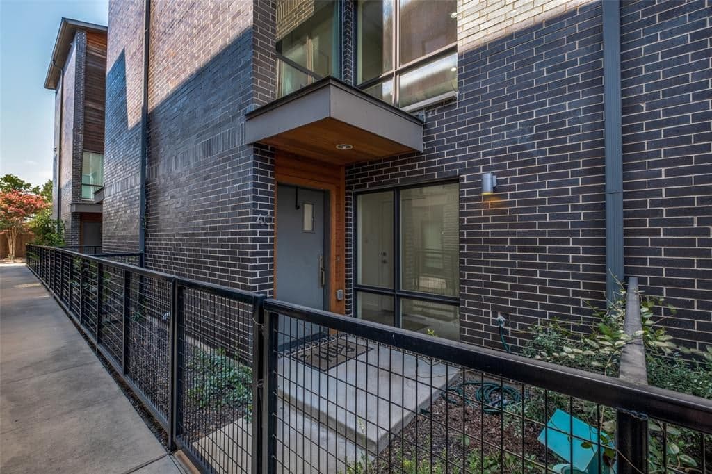 2300 N Fitzhugh Ave # 3-40