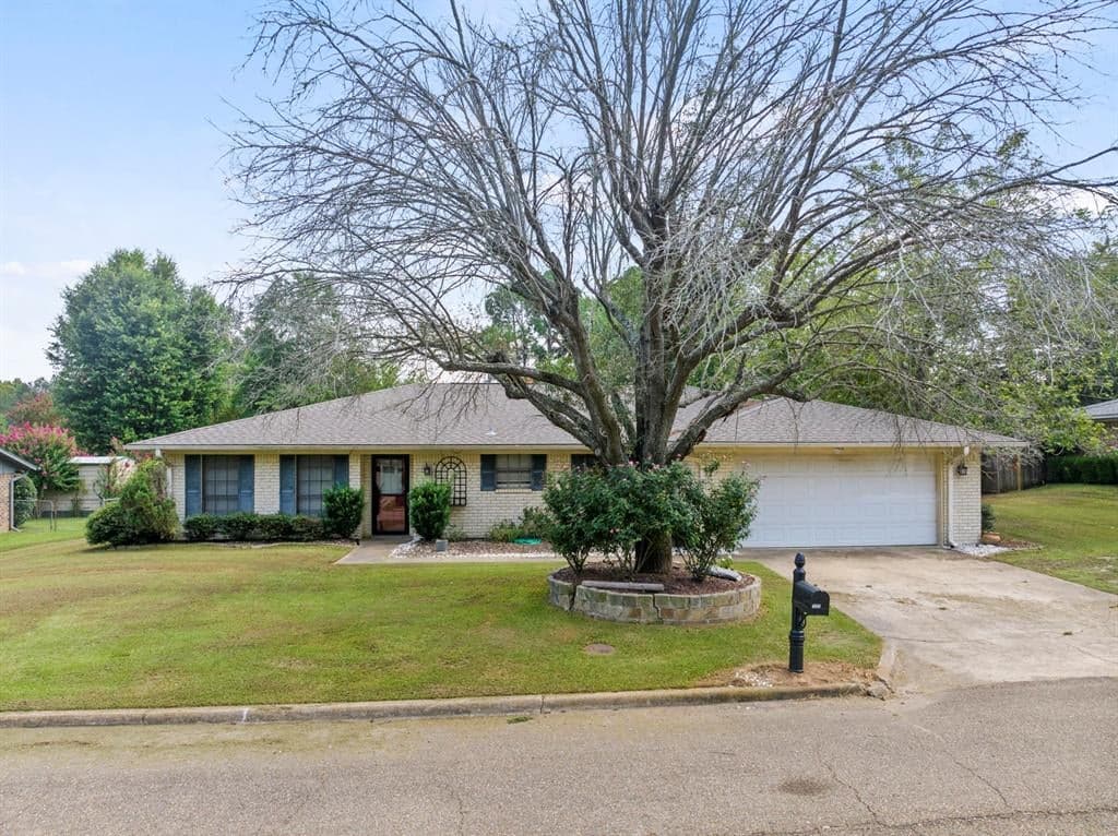 305 Country Club Ln