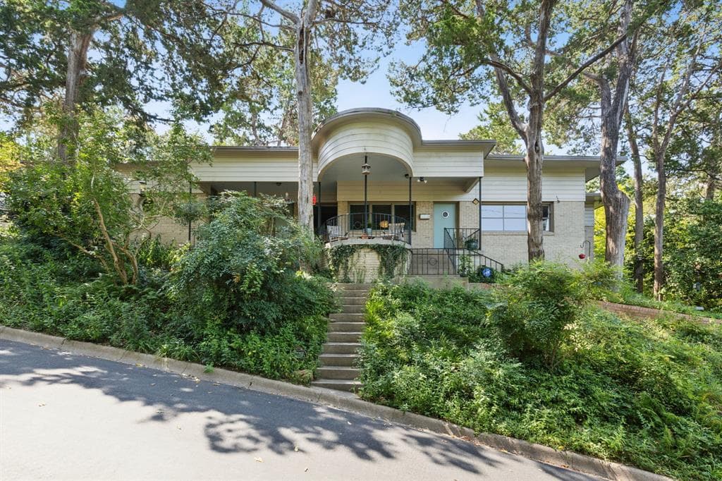 1342 Cedar Hill Ave