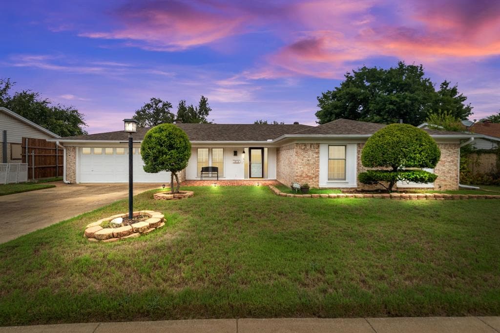 1604 Lagoona Ln