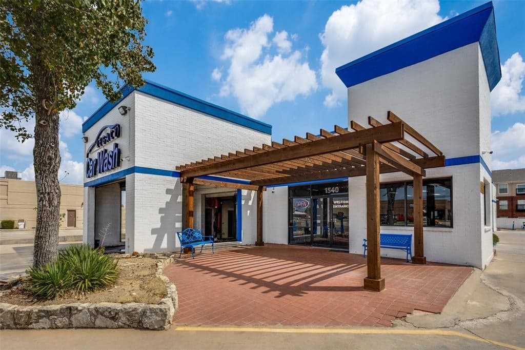 1540 W Main St