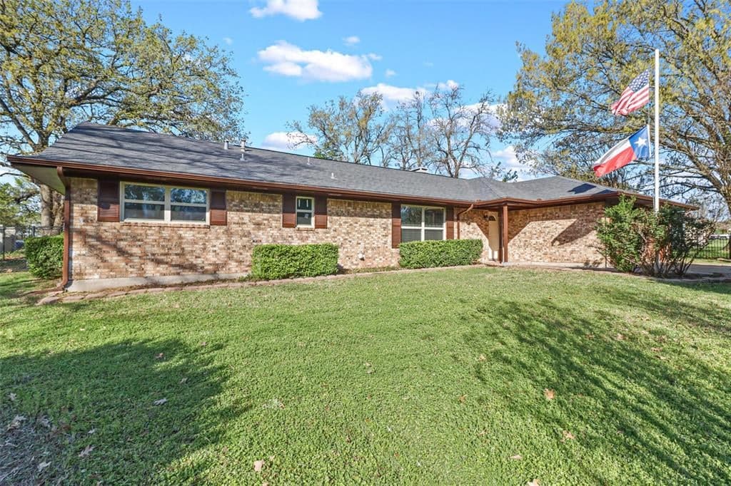 9 Post Oak Trl